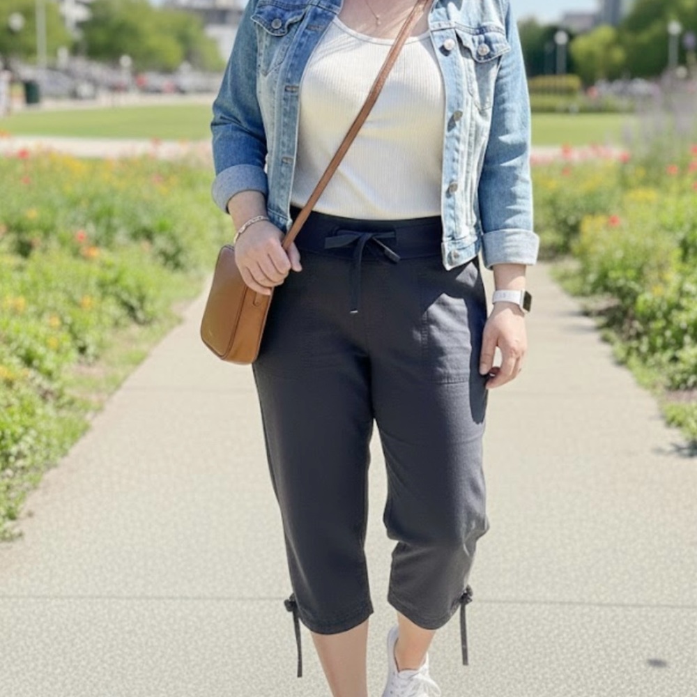 Calvin Klein Stylish gray Capris for Women